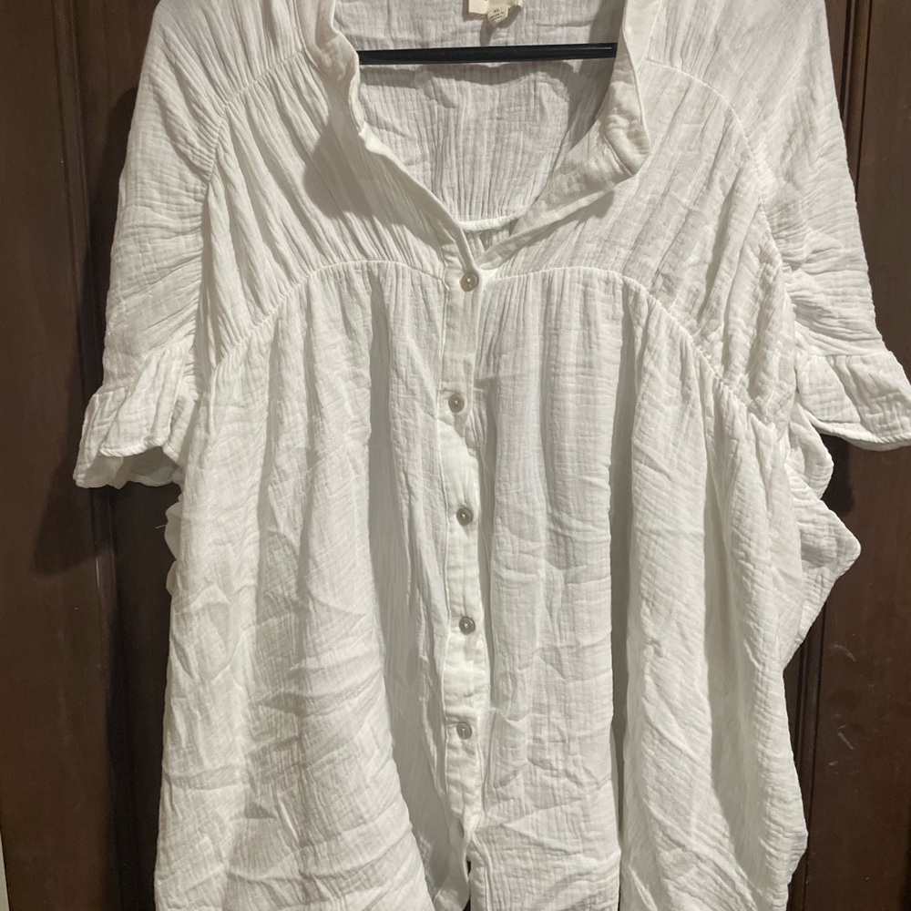 BiBi White Flutter Sleeve Button Down Shirt